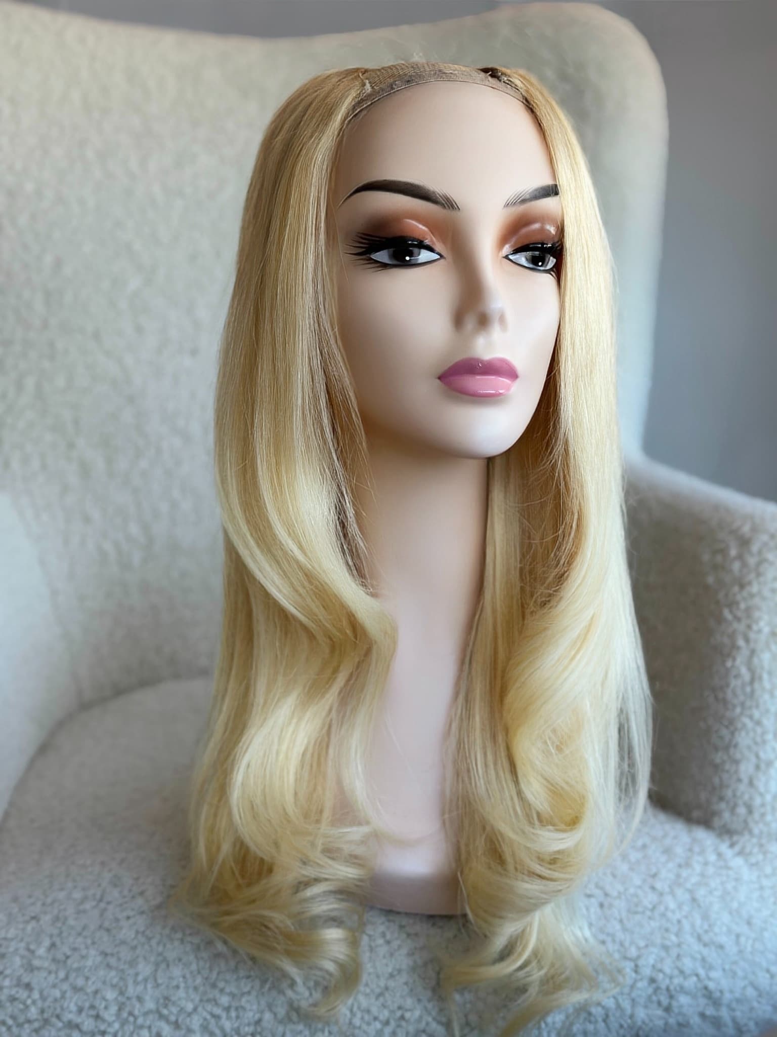 Semiperuca Par Natural U Part Blond Miere Drept