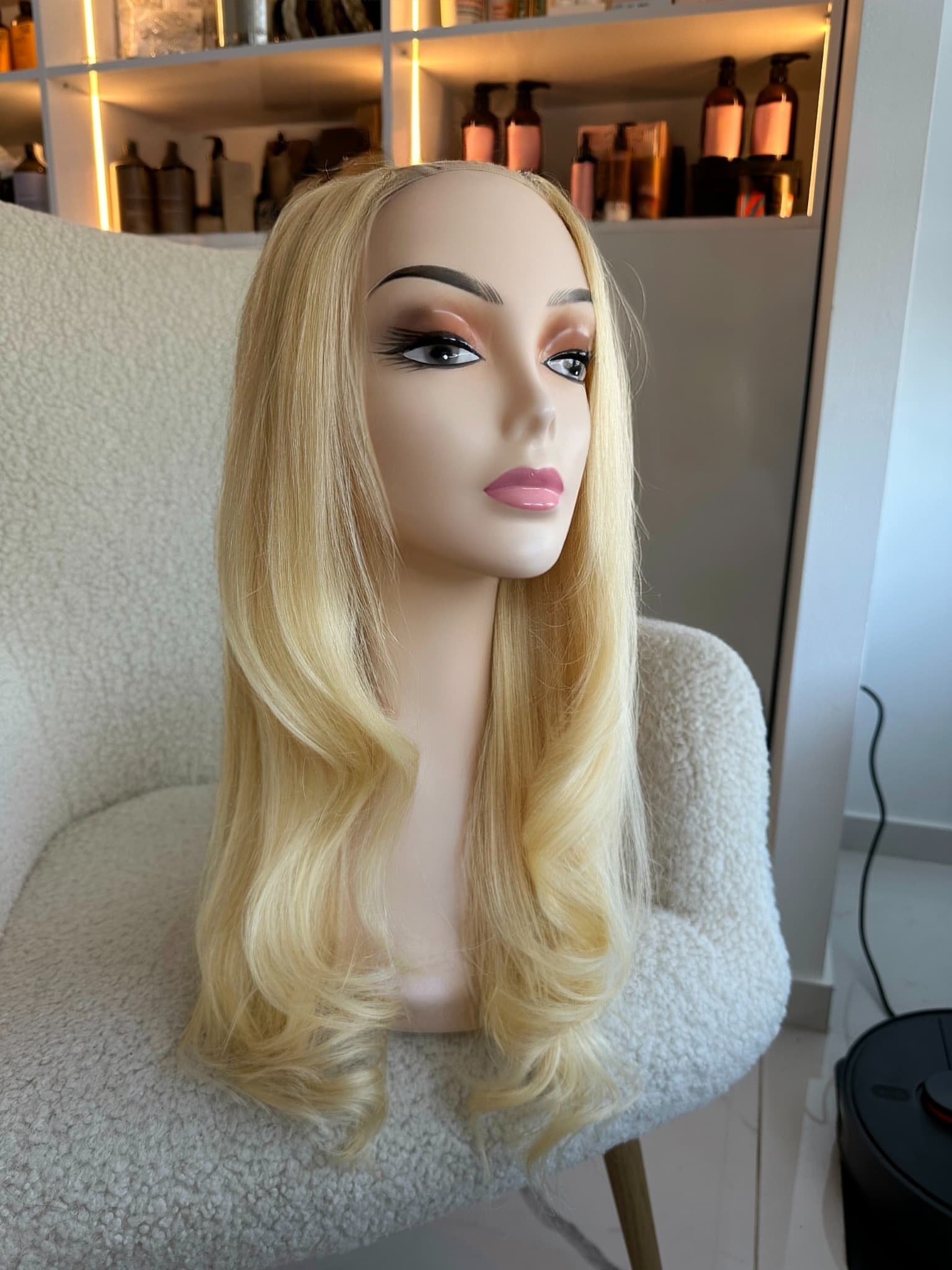Semiperuca Par Natural U Part Blond Miere Drept