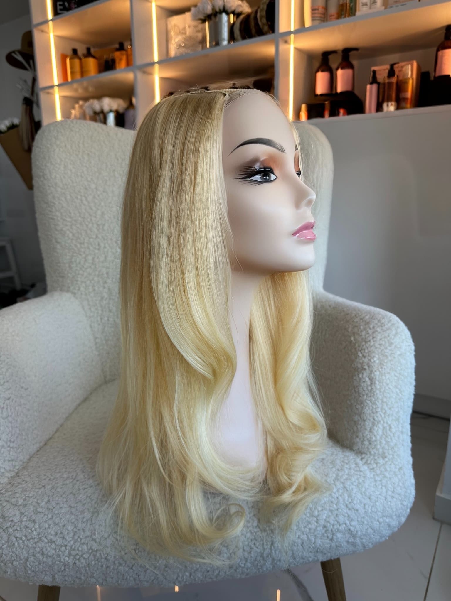 Semiperuca Par Natural U Part Blond Miere Drept