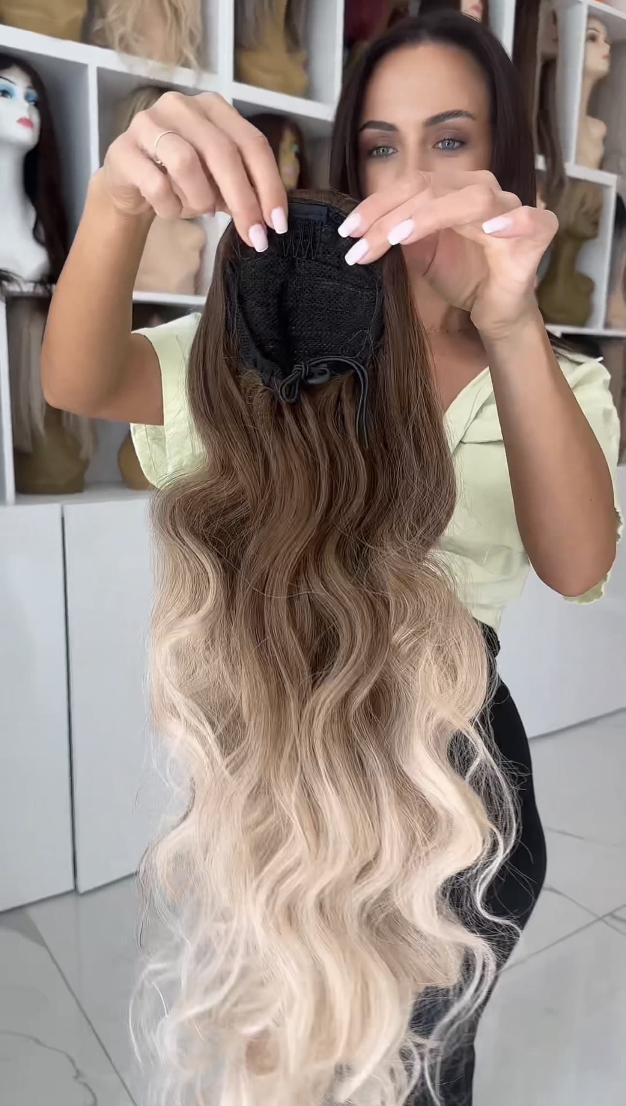 Coada de Par cu Snur Ombre Saten Deschis/ Blond Natural