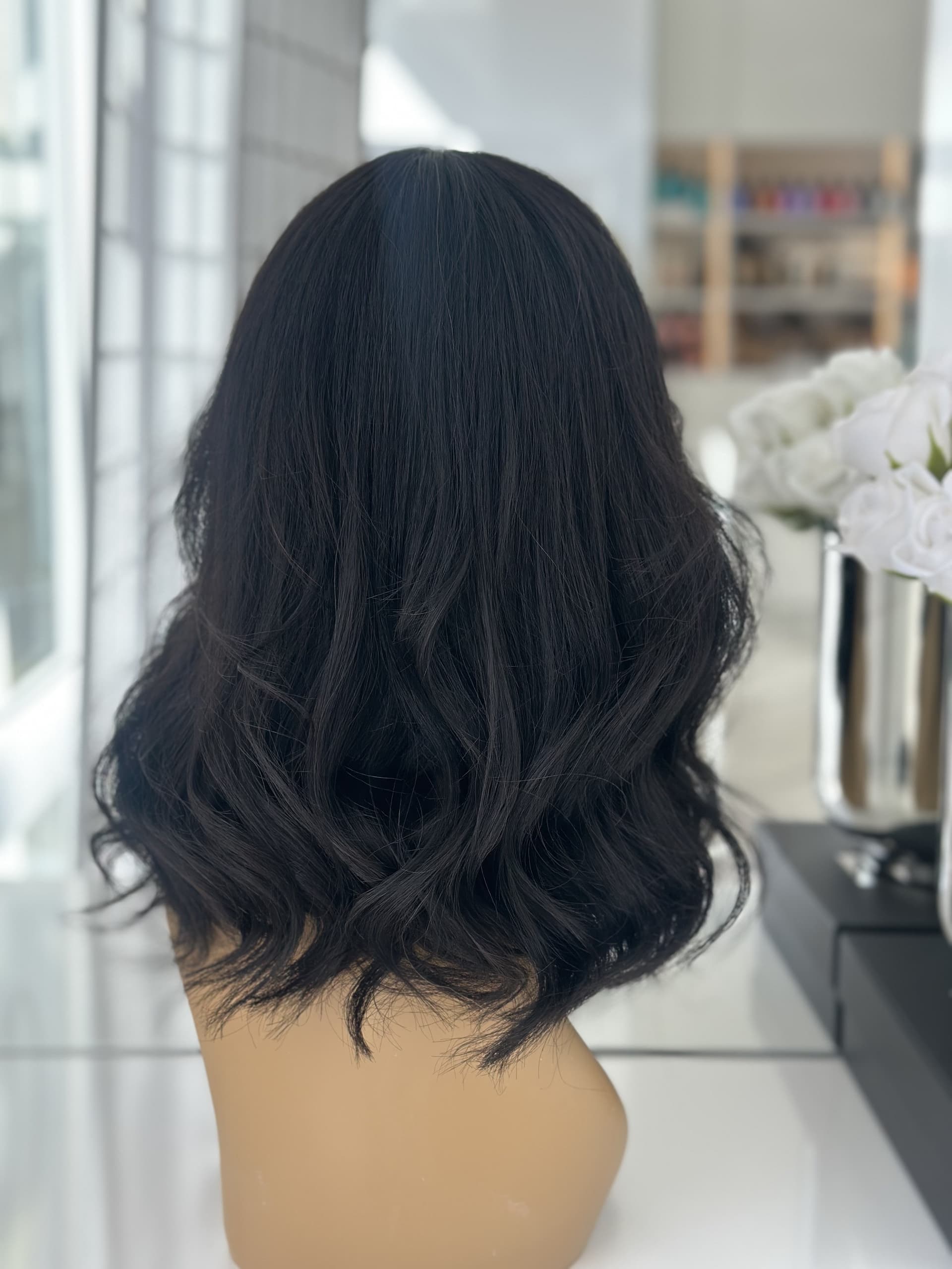 Peruca Bobo Negru Natural cu breton ondulata