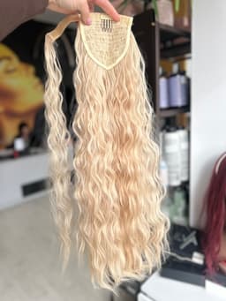 Coada pe scai Blond Suvitat Ondulata Coada pe scai Blond Suvitat Ondulata